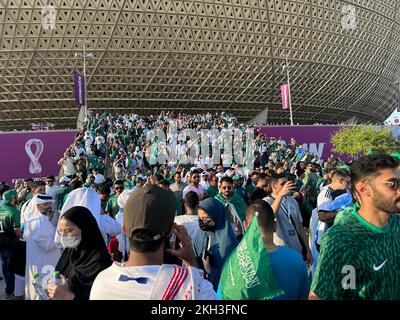 Des spectateurs saoudiens au stade Lusail après avoir disputé un match contre la coupe du monde de la FIFA Argentine Qatar 2022 Banque D'Images