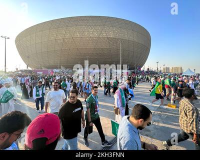 Des spectateurs saoudiens au stade Lusail après avoir disputé un match contre la coupe du monde de la FIFA Argentine Qatar 2022 Banque D'Images