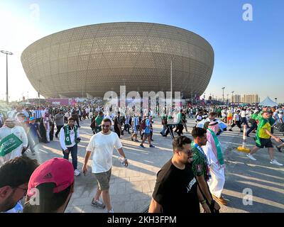 Des spectateurs saoudiens au stade Lusail après avoir disputé un match contre la coupe du monde de la FIFA Argentine Qatar 2022 Banque D'Images