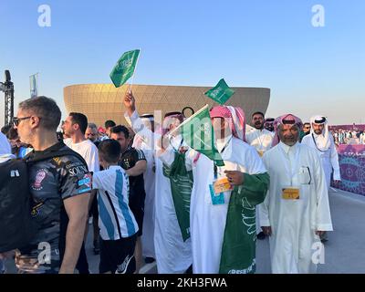 Des spectateurs saoudiens au stade Lusail après avoir disputé un match contre la coupe du monde de la FIFA Argentine Qatar 2022 Banque D'Images