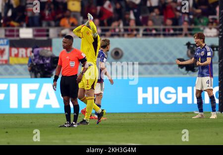 Doha, Qatar. 23rd novembre 2022. DOHA, QATAR - NOVEMBRE 23 : Manuel Neuer d'Allemagne semble abattu après le match de la coupe du monde de la FIFA, Qatar 2022, Groupe E entre l'Allemagne et le Japon, au stade international de Khalifa sur 23 novembre 2022 à Doha, au Qatar. Crédit: SPP Sport presse photo. /Alamy Live News Banque D'Images