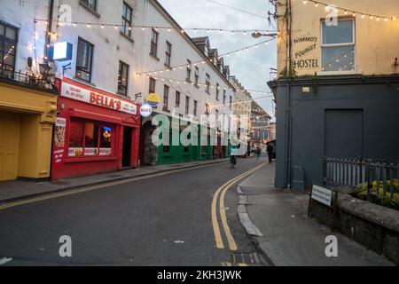 La grande rue principale de la ville de Galway. Banque D'Images