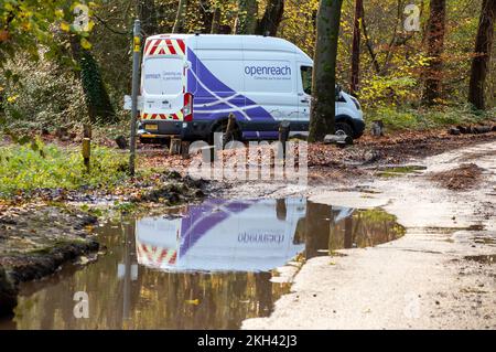 Marlow Common, Royaume-Uni. 23rd novembre 2022. Les routes locales ont été inondées aujourd'hui autour de Marlow Common à la suite de fortes pluies au cours de la semaine dernière. 84 alertes d'inondation et 3 avertissements d'inondation sont actuellement en place dans tout le Royaume-Uni. Thames Water a maintenant supprimé l'interdiction de l'pipe-pipe qui a été en place depuis quelques mois après la canicule cet été. Crédit : Maureen McLean/Alay Live News Banque D'Images