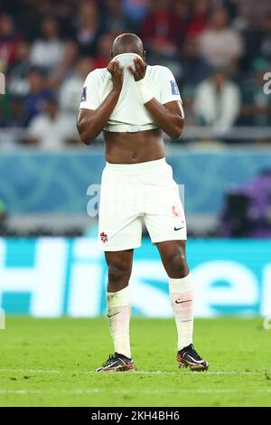 Doha, Qatar. Al Rajjan, Qatar. 23rd novembre 2022. Soccer, Qatar coupe du monde 2022, Belgique - Canada, ronde préliminaire, Groupe F, journée de match 1 au stade Ahmad bin Ali à Al-Rajjan, Canada Kamal Miller gestes. Credit: Tom Weller/dpa/Alay Live News Credit: dpa Picture Alliance/Alay Live News Banque D'Images