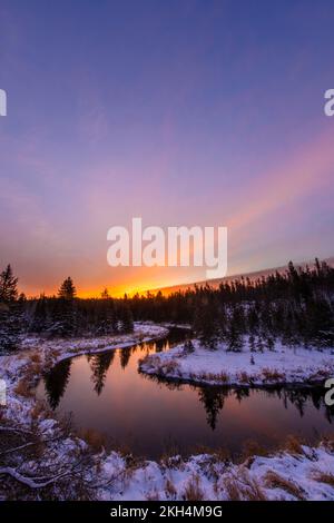 L'aube d'hiver à Junction Creek, Grand Sudbury, Ontario, Canada Banque D'Images