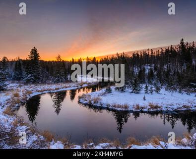 L'aube d'hiver à Junction Creek, Grand Sudbury, Ontario, Canada Banque D'Images