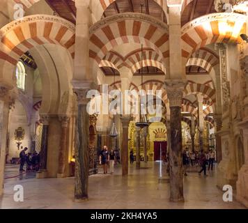 Piliers de la Mosquée-Cathédrale de Cordoue, Andalousie, Espagne Banque D'Images