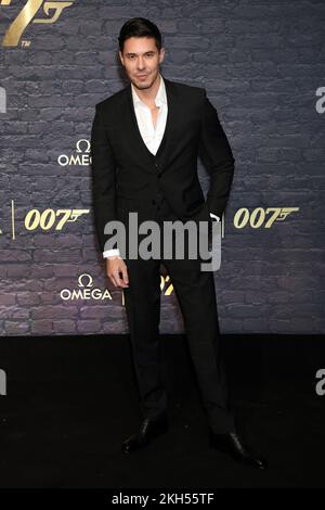 Lewis Tan participe à un événement spécial organisé par Omega pour célébrer les 60 ans de James Bond à Wardens Grove, Londres. Banque D'Images