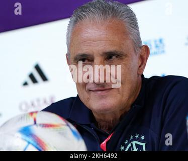 Doha, Qatar. 23rd novembre 2022. Tite, entraîneur en chef du Brésil, assiste à une conférence de presse un jour avant le match du groupe G entre le Brésil et la Serbie lors de la coupe du monde de la FIFA au Qatar 2022 à Doha, au Qatar, le 23 novembre 2022. Credit: Li Gang/Xinhua/Alay Live News Banque D'Images