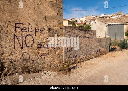 « Felipe, vous n'êtes pas roi ». Protestation politique sur un mur dans le village Cilauqui à Navarre, Espagne. Banque D'Images