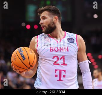 Bonn, Allemagne. 23rd novembre 2022. Basketball Champions League, groupe B, Telekom paniers Bonn vs AEK Athènes, Leon Kratzer (Bonn) crédit: Juergen Schwarz/Alay Live News Banque D'Images