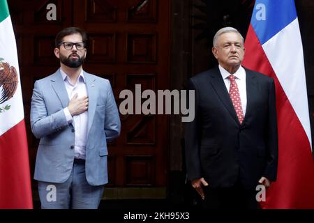 Mexico, Mexique. 23rd novembre 2022. Le Président du Mexique, Andrés Manuel LÃ³pez Obrador et le Président du Chili, Gabriel Boric lors de la cérémonie de bienvenue dans le cadre de la visite de travail de Gabriel Boric au Mexique à Palce nationale. Sur 23 novembre 2022 à Mexico, Mexique (image de crédit: © Luis Barron/eyepix via ZUMA Press Wire) crédit: ZUMA Press, Inc./Alamy Live News Banque D'Images