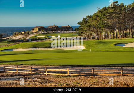 Pebble Beach, Monterey Peninsula, Californie, États-Unis - 13th novembre 2022 le parcours de golf 1st green et 5th trous sur Spyglass Hill, sur la célèbre 17 Mile Drive, Pebble Beach, CA., États-Unis Banque D'Images