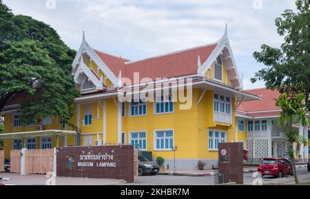 Ville de Lampang, Thaïlande, 23 novembre 2022; bâtiment du musée dans la ville de Lampang. Banque D'Images