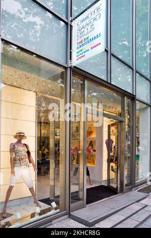 Magasin de vêtements haut de gamme pour femmes Tokyo Japon Banque D'Images