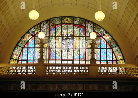 Fenêtre en verre avec aigle fédéral, dans le spa de l'hôtel Wiesbaden, Hesse, Allemagne, Europe Banque D'Images