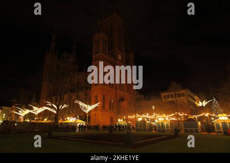 Tir Star Market à la place du marché avec l'église du marché la nuit, à Wiesbaden, Hesse, Allemagne, Europe Banque D'Images