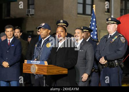 New York, États-Unis. 23rd novembre 2022. Le commissaire de police Keechant Sewell parle lors de l'annonce du maire Eric Adams concernant la sécurité avec le PDG de Macy Jeff Gennette pour le défilé de Thanksgiving le 77th rue à New York, sur 23 novembre 2022. (Photo de Lev Radin/Sipa USA) crédit: SIPA USA/Alay Live News Banque D'Images