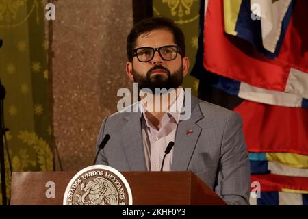 Mexico, Mexique. 23rd novembre 2022. 23 novembre 2022, Mexico, Mexique: Le Président du Chili, Gabriel Boric, prend la parole lors d'une conférence d'information après une rencontre avec le Président mexicain Lopez Obrador dans le cadre de leur visite de travail au Mexique, au Palais national . Sur 23 novembre 2022 à Mexico, Mexique. (Photo de Luis Barron/Eyepix Group/Sipa USA) crédit: SIPA USA/Alay Live News Banque D'Images