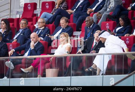 Doha, Qatar. 23rd novembre 2022. Inneristerin Nancy Faeser trägt in Katar One Love-Bonde und sitzt neben Fifa Präsident Gianni Infantino und DFB Präsid Banque D'Images