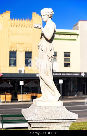 Ballarat Australie / la belle statue de Hebe vers 1899 dans les jardins de Sturt Street. Banque D'Images