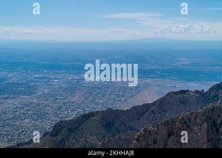 Photo aérienne de la ville d'Albuquerque au Nouveau-Mexique, vue depuis le pic de Sandia Banque D'Images
