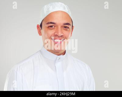 La tradition est importante pour moi. Studio portrait d'un jeune arabe. Banque D'Images