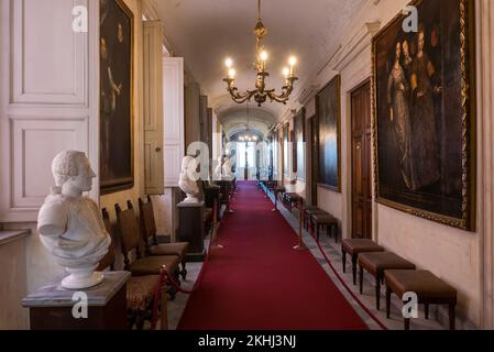 Racconigi, Italie (20th novembre 2022) - un des couloirs au premier étage du château de Racconigi dans la région italienne du Piémont Banque D'Images