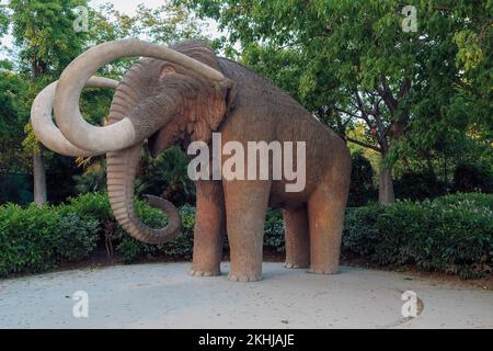 BARCELONE, ESPAGNE - 12 MAI 2017 : c'est un monument à Mammoth dans le parc de la Ciutadella. Banque D'Images