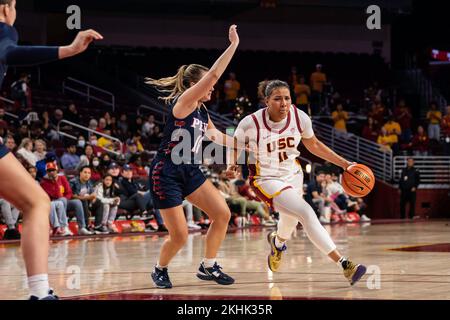 Les chevaux de Troie USC protègent Destiny Littleton (11) contre le garde des Quakers de Pennsylvanie Mandy McGurk (10) lors d'un match de basket-ball féminin NCAA, mercredi, Banque D'Images