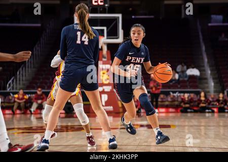 Les Quakers de Pennsylvanie gardent Kayla Padilla (45) au cours d'un match de basket-ball féminin de la NCAA contre les chevaux de Troie de l'USC, mercredi, 23 novembre 2022, à t Banque D'Images