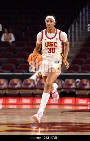 Les chevaux de Troie USC transmettent Kadi Sissoko (30) lors d'un match de basket-ball féminin de la NCAA contre les Quakers de Pennsylvanie, mercredi, 23 novembre 2022, au Gal Banque D'Images