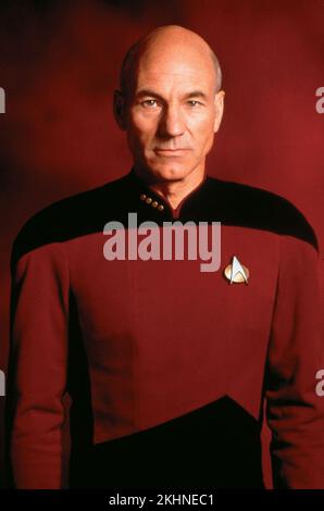 PATRICK STEWART DANS STAR TREK: LA PROCHAINE GÉNÉRATION (1987), DIRIGÉE PAR ROB BOWMAN, JONATHAN FRAKES, ROBERT SCHEERER ET GABRIELLE BEAUMONT. Credit: PARAMOUNT TELEVISION / Album Banque D'Images