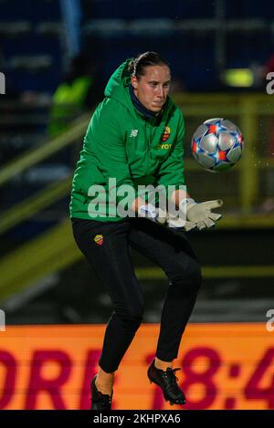 Emma Lind (EN TANT que femmes roms) lors du match de l'UEFA Womenâs Champions League 2022/23 entre AS Roma et VfL Wolfsburg au stade Domenico Francioni Latina le 23 novembre 2022. Banque D'Images