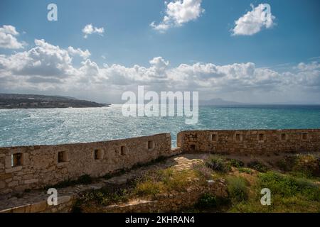 Vue sur la mer depuis Fortezza à Rethymno Banque D'Images