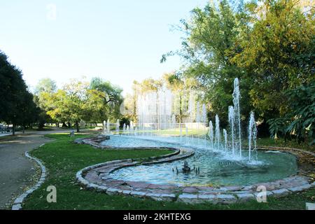 Fontaine dans le parc de la ville de Valence Banque D'Images