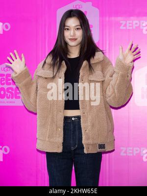 24 novembre 2022 – Séoul, Corée du Sud : la voix sud-coréenne Kim Do-yeon, membre du groupe de jeunes filles K-Pop Weki Meki, assiste à une séance photo pour le lancement de la boutique en ligne UggXZepeto Feel House à Séoul, en Corée du Sud, sur 24 novembre 2022. (Photo de: Lee Young-ho/Sipa USA) Banque D'Images