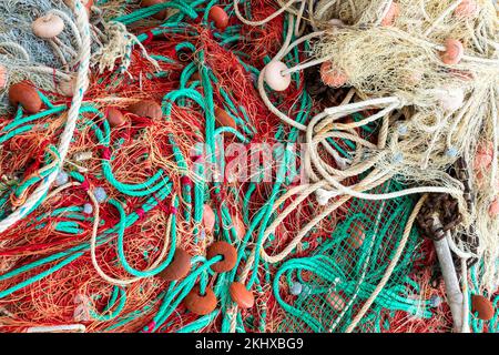 Filets de pêche colorés abstraits gros plan, motif côtier et arrière-plan Banque D'Images
