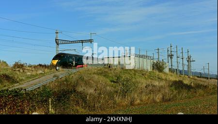 Grande électrification ferroviaire de la ligne principale de l'Ouest à la sous-gare de Christian Malford, Wiltshire. Banque D'Images