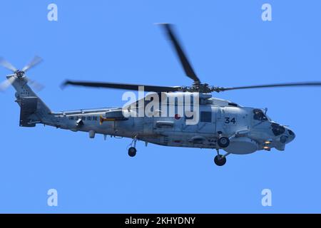 Préfecture de Kyoto, Japon - 25 juillet 2014 : hélicoptère anti-sous-marin Sikorsky de la Force d'autodéfense maritime du Japon / Mitsubishi SH-60K Seahawk. Banque D'Images