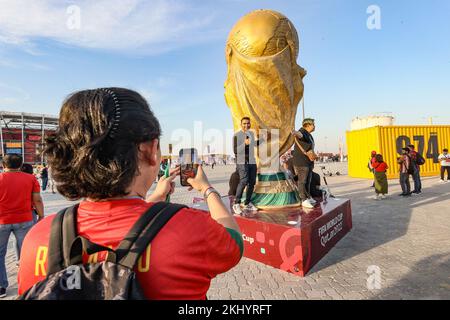 Des supporters portugais photographiés avant un match de football entre le Portugal et le Ghana, dans le groupe H de la coupe du monde FIFA 2022 à Doha, État du Qatar, le jeudi 24 novembre 2022. BELGA PHOTO BRUNO FAHY Banque D'Images