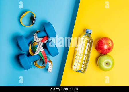 Fitness, entraînement et alimentation saine, concept de régime. Pose à plat Banque D'Images