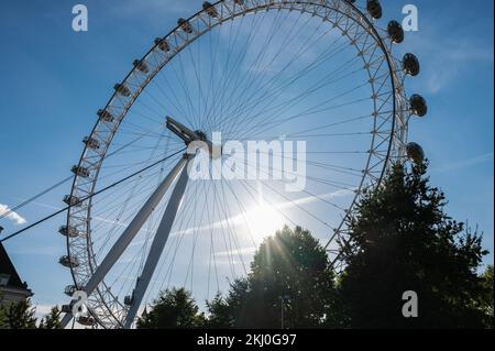 London, United Kingdom - September 17 2022: close up of London Eye ferris wheel with people inside. Banque D'Images
