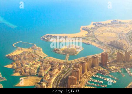 Vue aérienne du Pearl-Qatar, l'île artificielle luxueuse et moderne dans le golfe Persique, Doha, Qatar, Moyen-Orient. Détails de Venise à Qanat Quart Banque D'Images