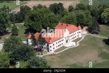 Château de Luznica, Monastère des Sœurs de la Charité de Saint-Laurent Vincent de Paul, Croatie Banque D'Images