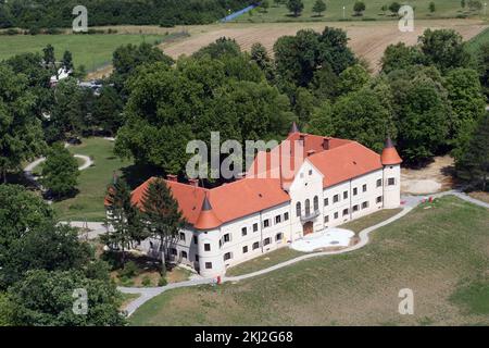 Château de Luznica, Monastère des Sœurs de la Charité de Saint-Laurent Vincent de Paul, Croatie Banque D'Images