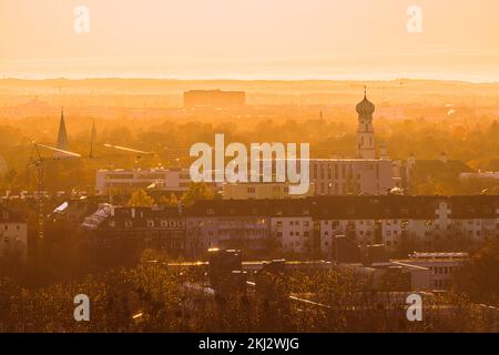 Vue panoramique de Munich au coucher du soleil en hiver Banque D'Images