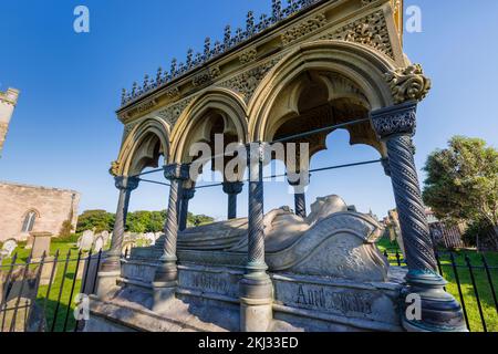 Le Monument à Grace Darling dans le cimetière de l'église St Aidan à Bamburgh, un village de Northumberland sur la côte nord-est de l'Angleterre Banque D'Images