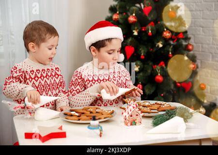 Cuisson des biscuits de Noël. Il est temps pour les biscuits de Noël. Banque D'Images