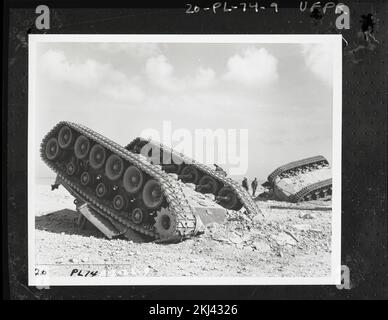 Projet 20 - activités d'essai de l'opération Greenhouse (Enewetak). Élément post-injection - réservoirs rentournés. Photographies d'essais nucléaires atmosphériques sur les sites d'essais de l'île du Pacifique et du Nevada. Banque D'Images